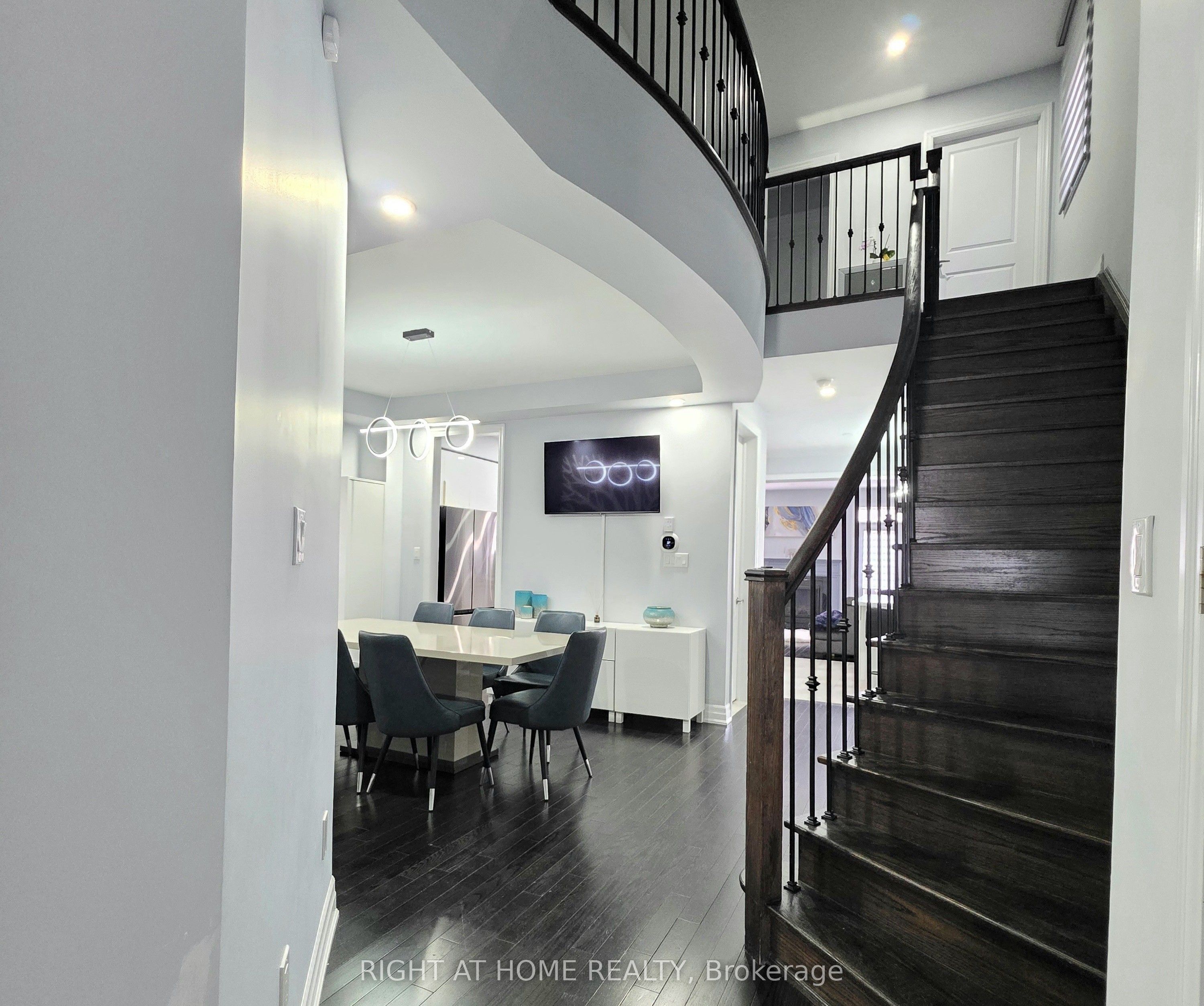 24 Wells Orchard Crescent, King, ON, L7B 0C5 photo 2