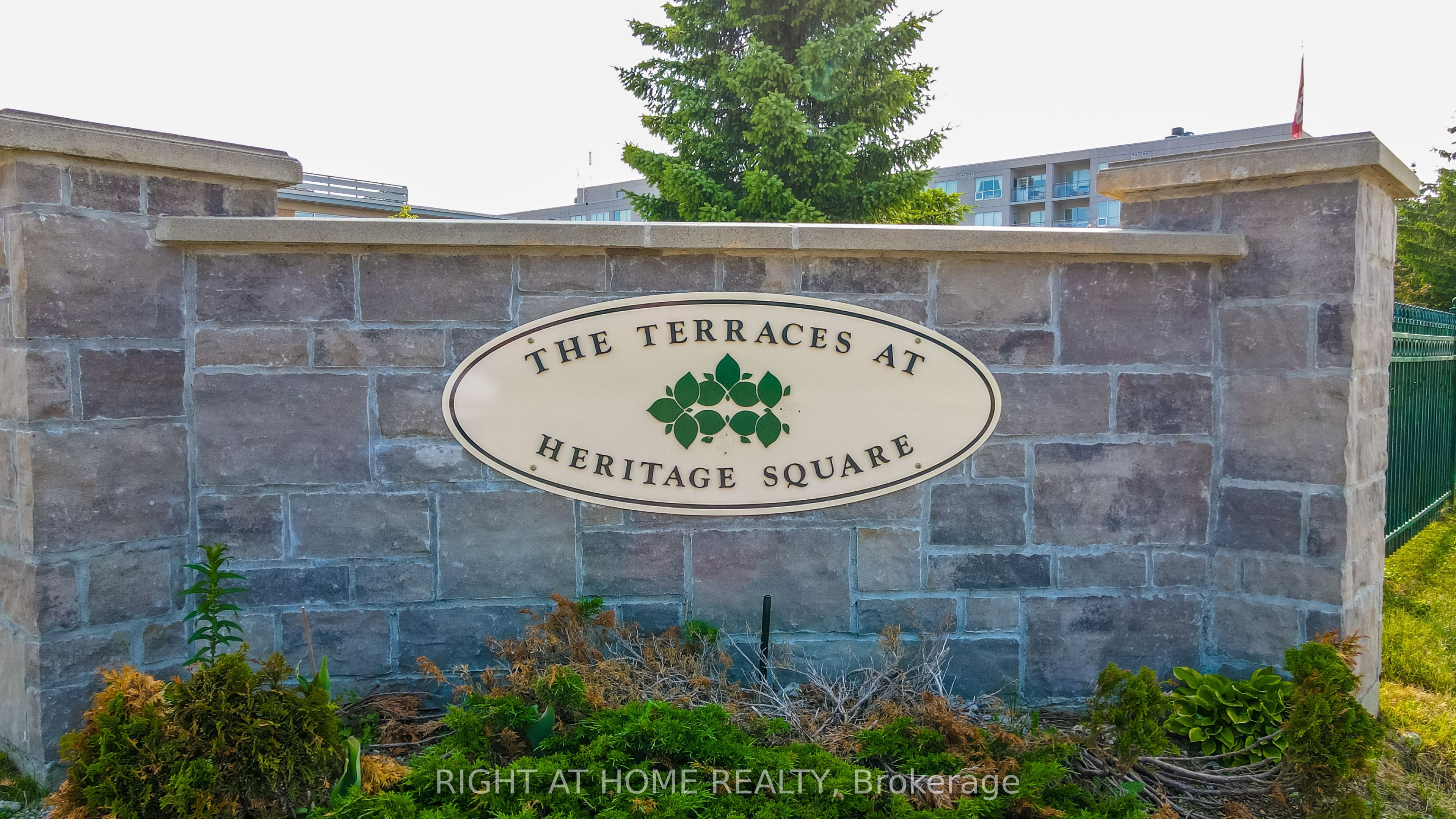 310-90 Dean Avenue, Barrie, ON, L4N 0M3 photo 2