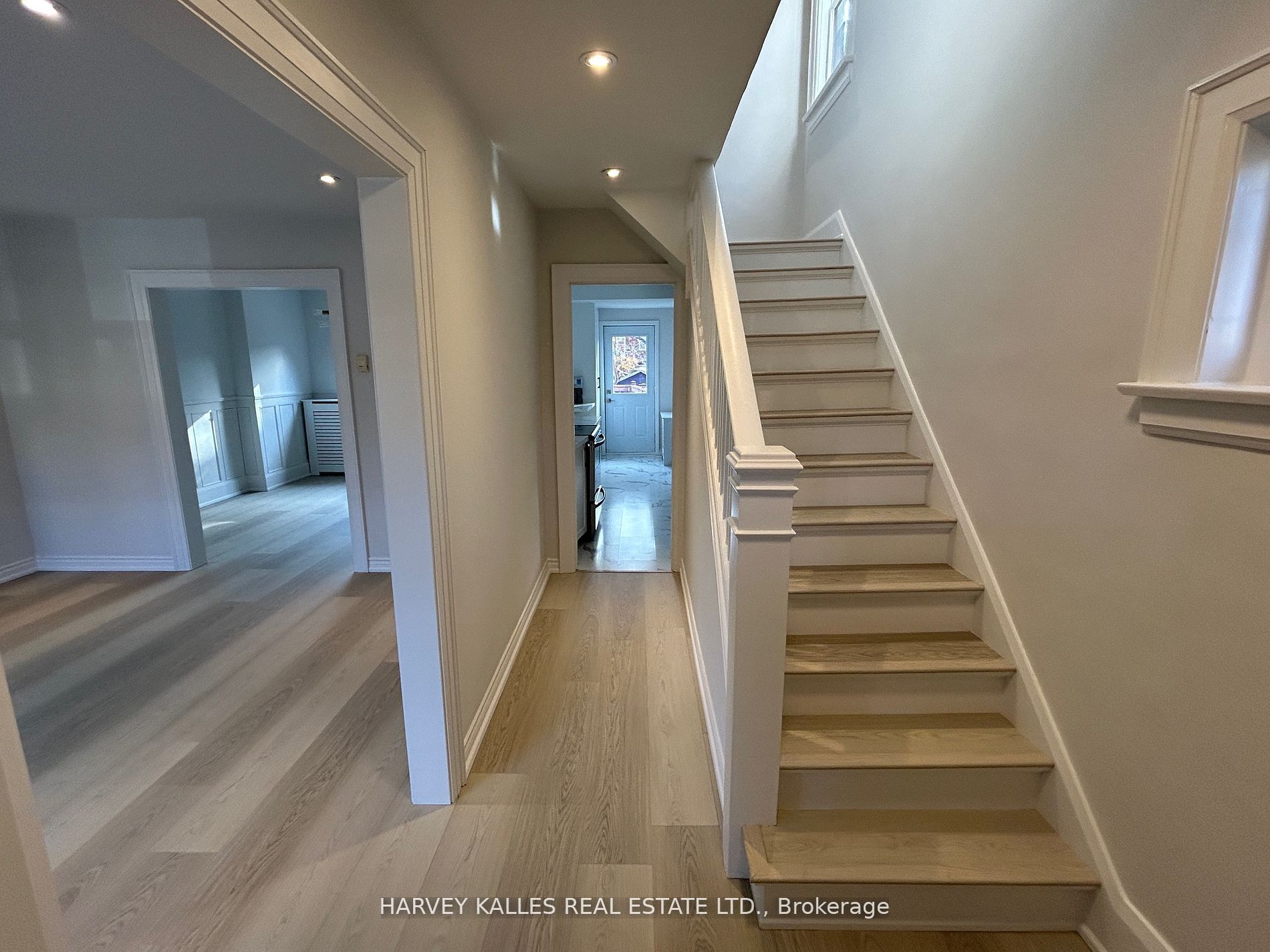 207 Old Orchard Grove, Toronto, ON, M5M 2E6 photo 2