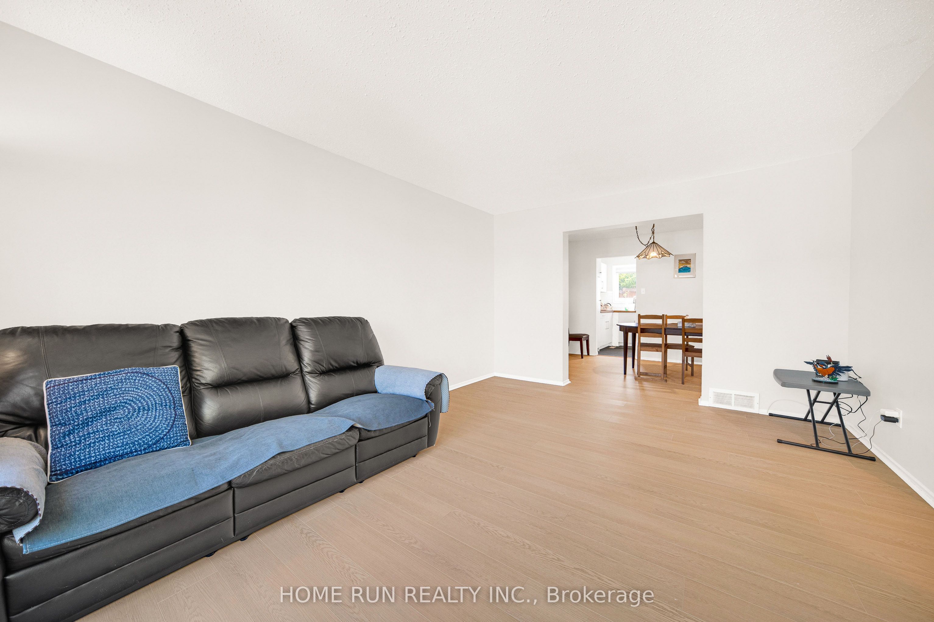 Additional image 5 of 4-2111 Montreal Road, Ottawa, ON, K1J 8M8