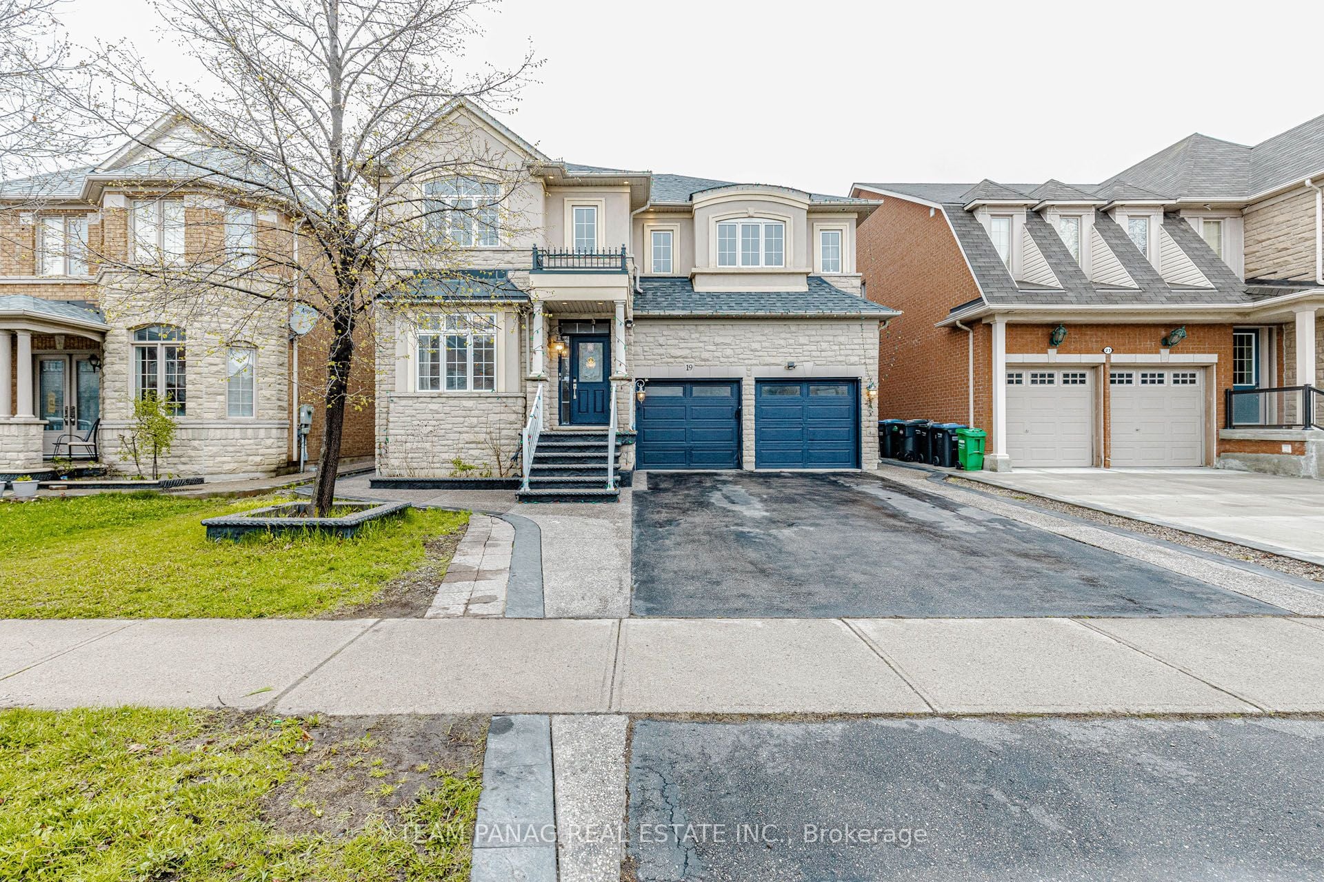 19 Valleycreek Drive, Brampton, ON, L6P 2B7 photo 2