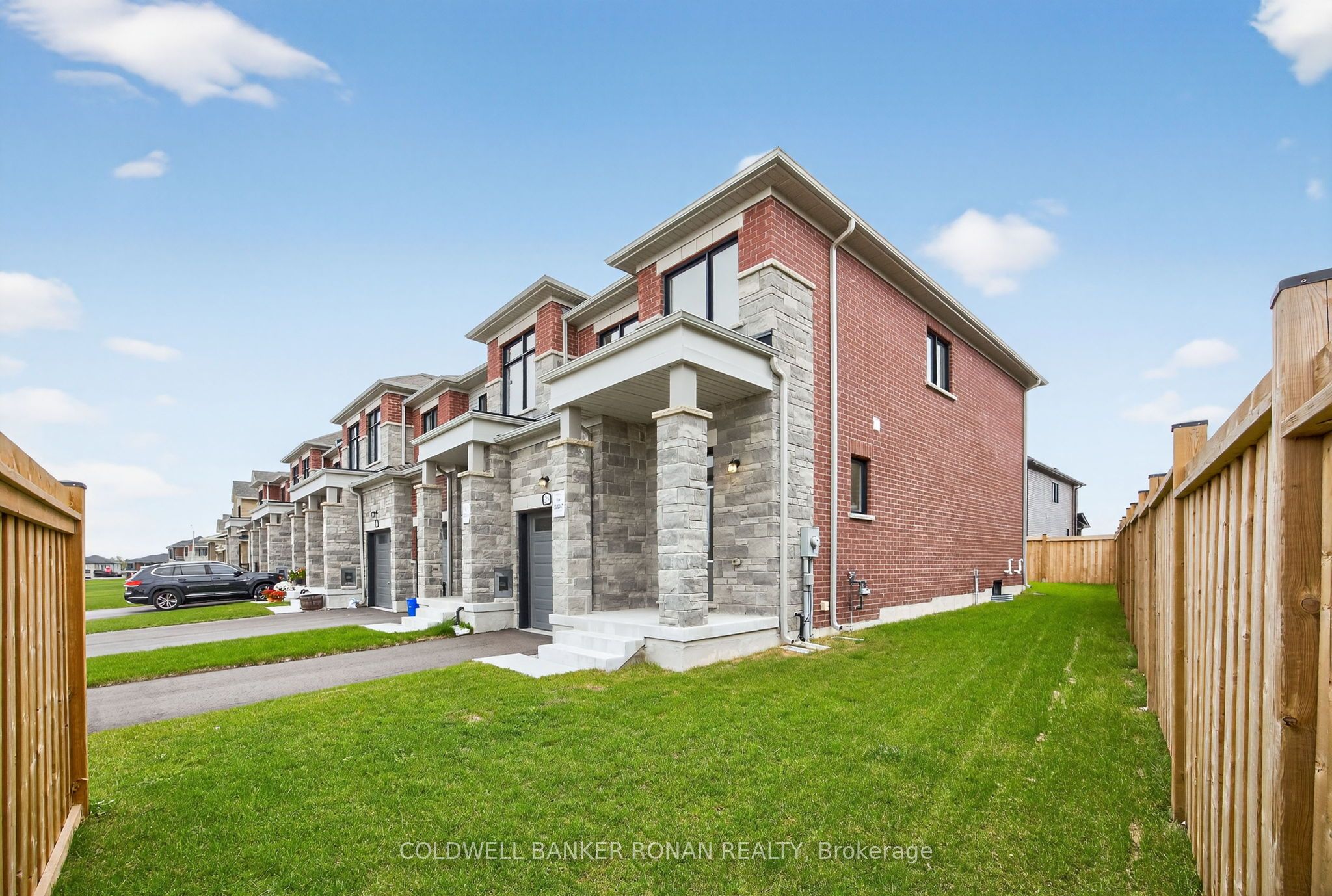 29 Milady Crescent, Barrie, ON, L9J 0X3 photo 4