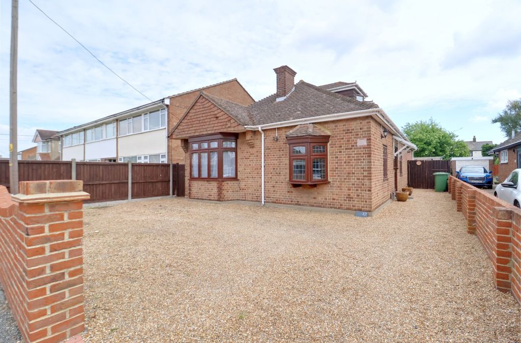 5 bed detached bungalow for saleBriscoe Road, Rainham RM13