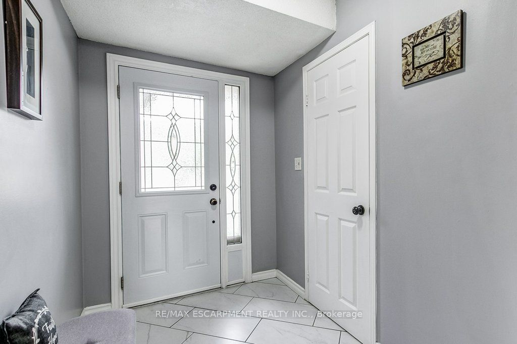 22-391 Stone Church Road, Hamilton, ON, L9B 2H2 photo 4