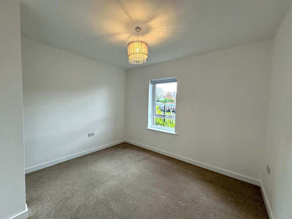 Additional image 12 of 2 bed flat for saleEastwood Road, Rayleigh SS6