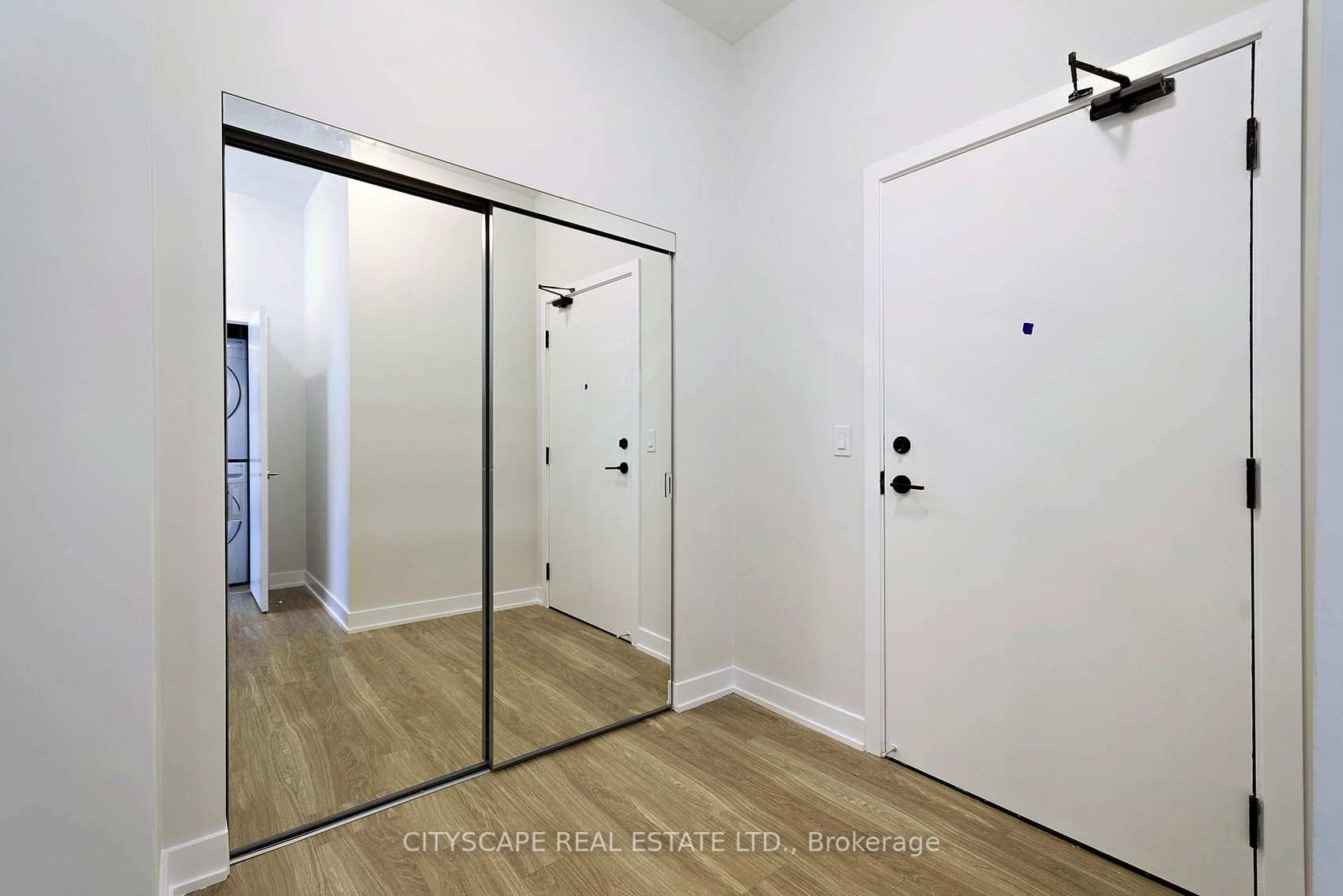 426-430 Square One Drive, Mississauga, ON, L5B 0L6 photo 5