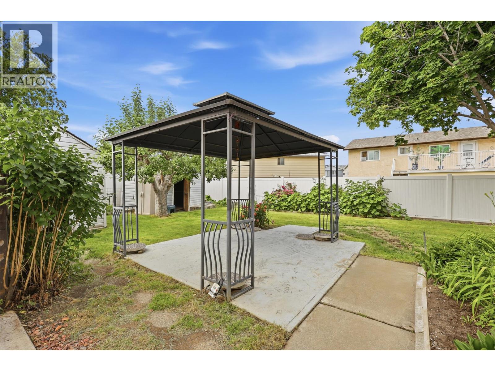 2641 Young Place, Kamloops, BC, V2B8A4 photo 3