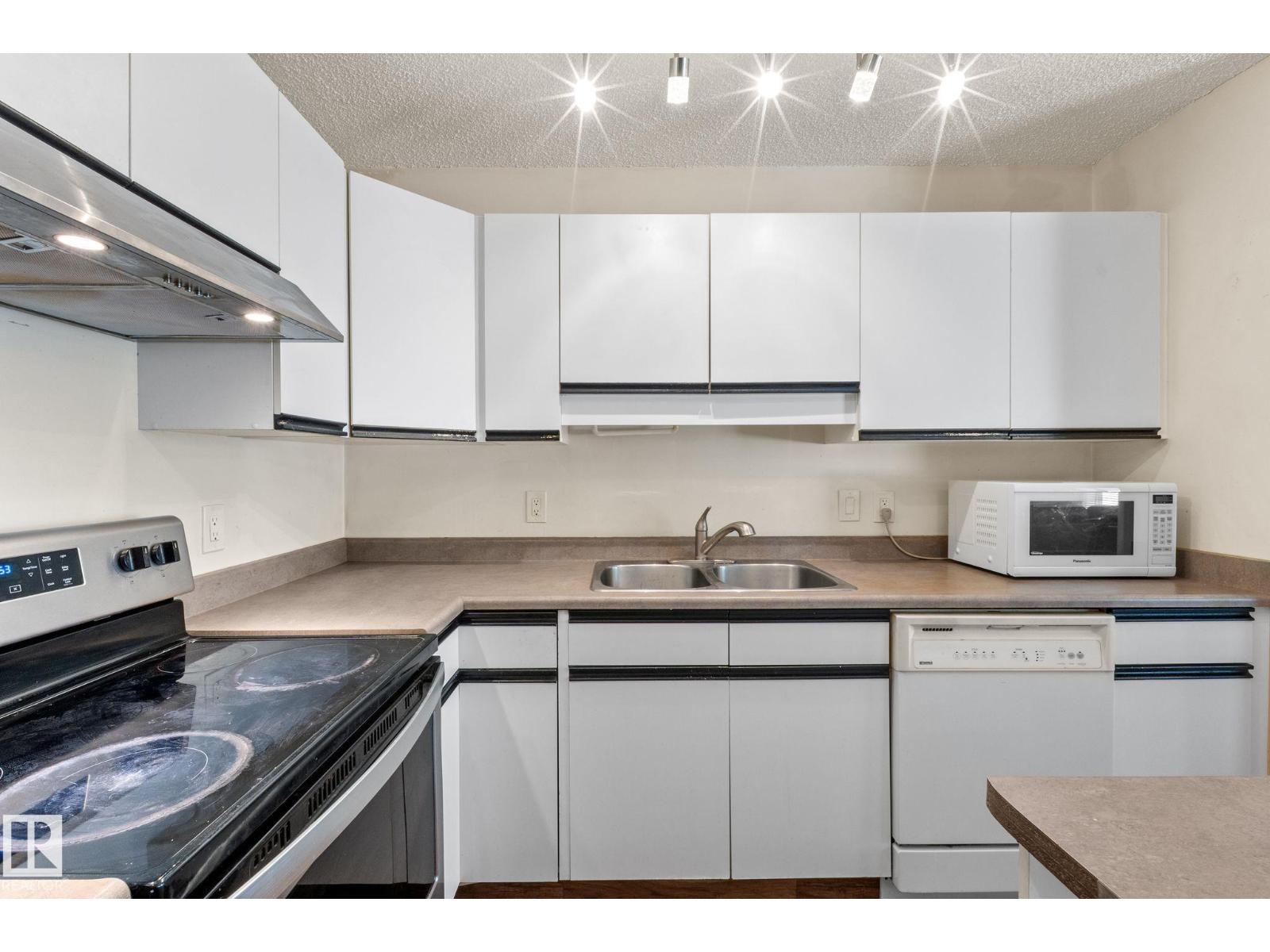 2-15215 126 Street NW, Edmonton, AB, T5X5Z3