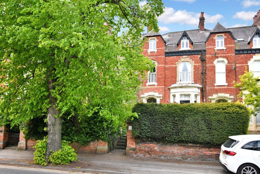 4 bed terraced house for salePalace Road, Ripon, North Yorkshire HG4