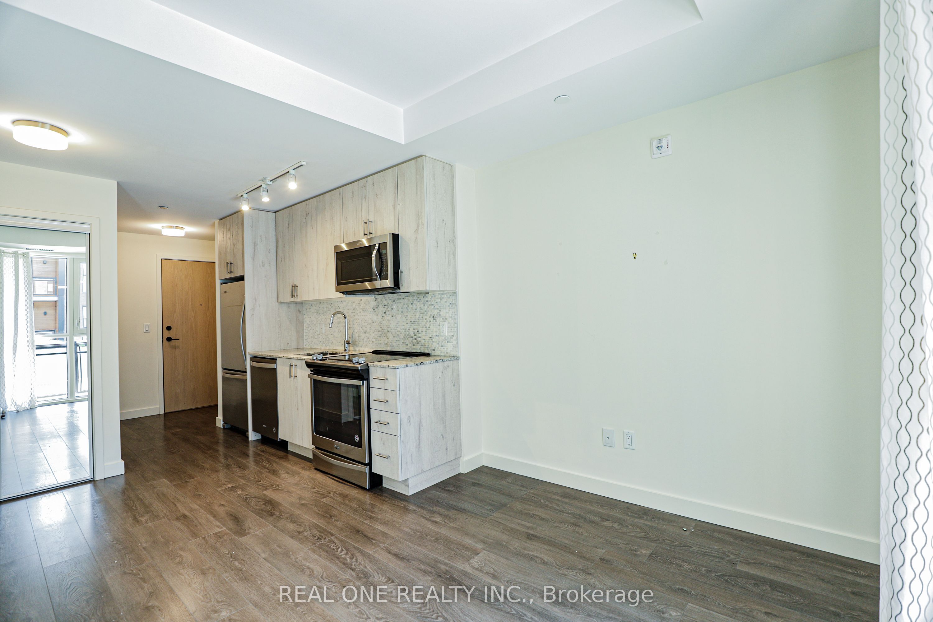 209-150 Sabina Drive, Oakville, ON, L6H 0W3 photo 5