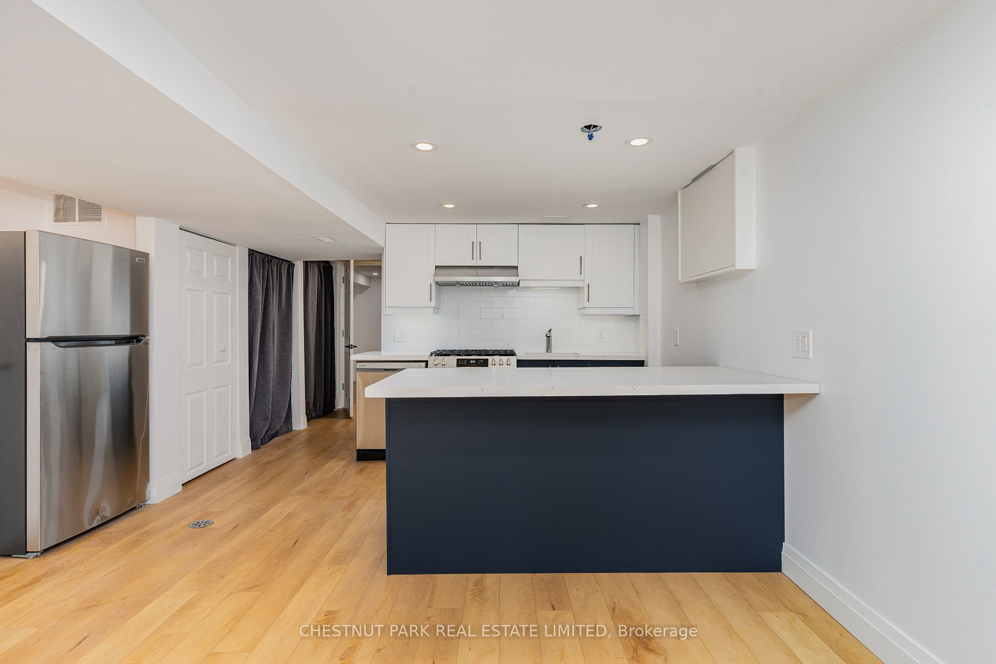 LL-901 Manning Avenue, Toronto, ON, M6G 2X5