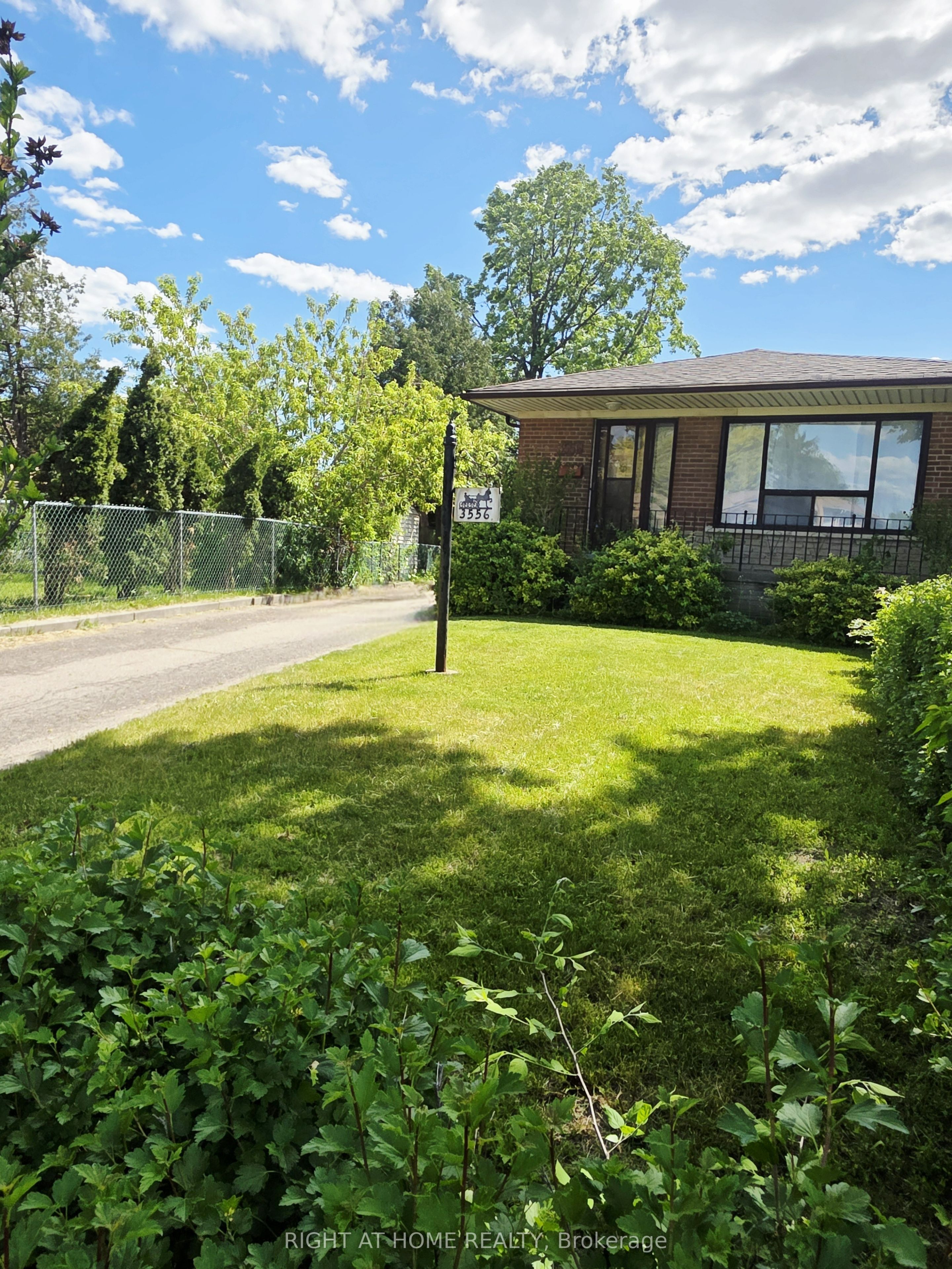 3556 Monica Drive, Mississauga, ON, L4T 2E5