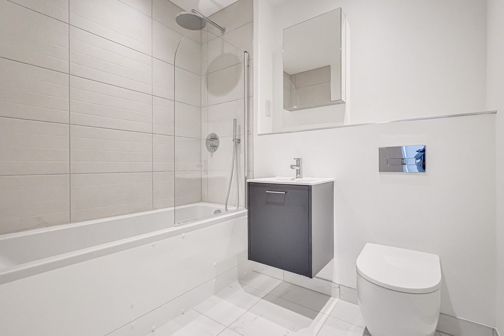 Additional image 9 of 1 bed flat for saleHigh Street, Rayleigh SS6