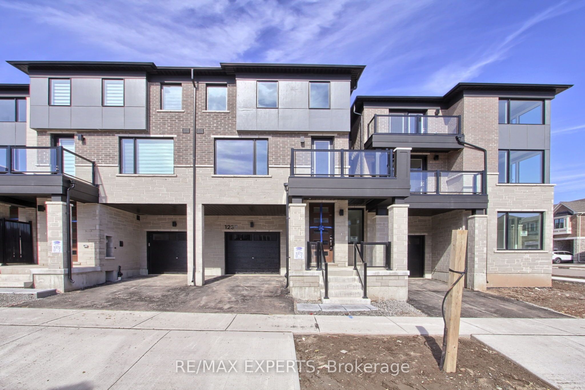 1237 Poppy Gardens, Oakville, ON, L6H 7Y4