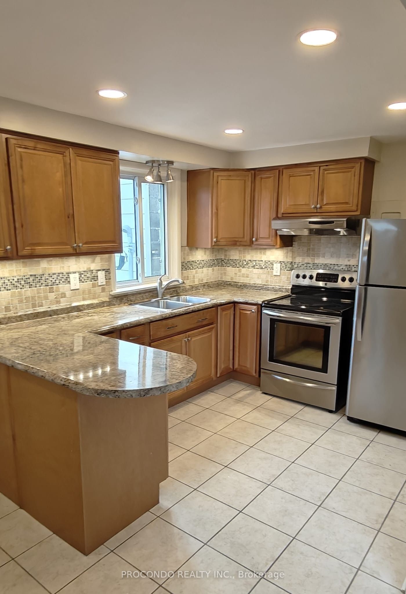 Upper Unit 1-287 Lakeshore Road E, Mississauga, ON, L5G 1H3 photo 3