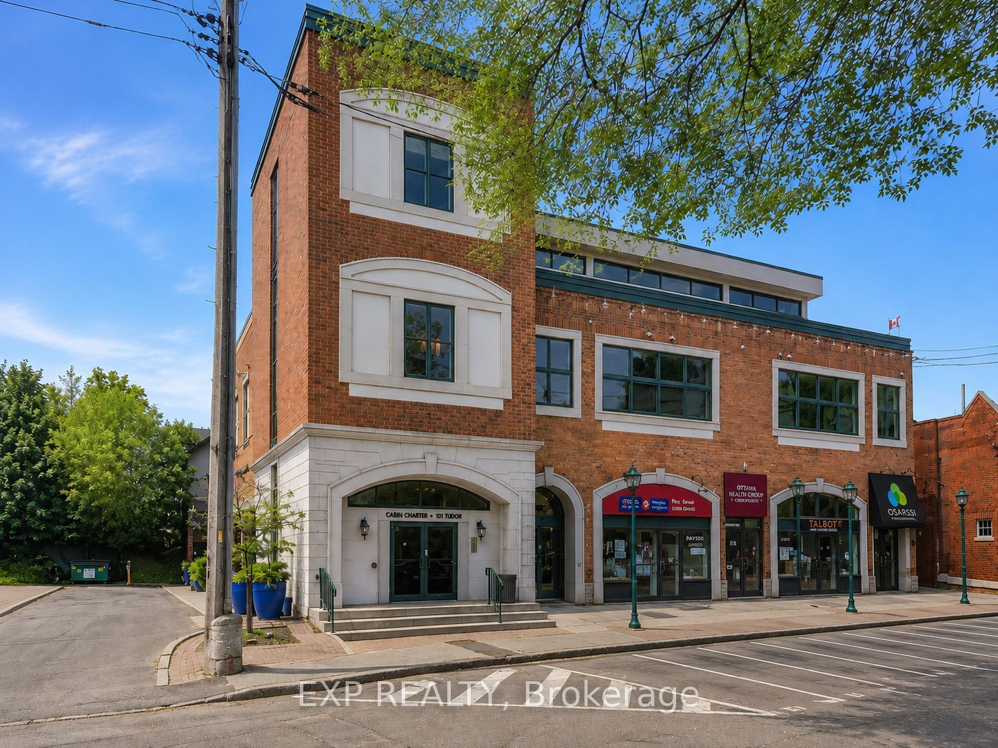 209-108 Third Avenue, Ottawa, ON, K1S 2J8