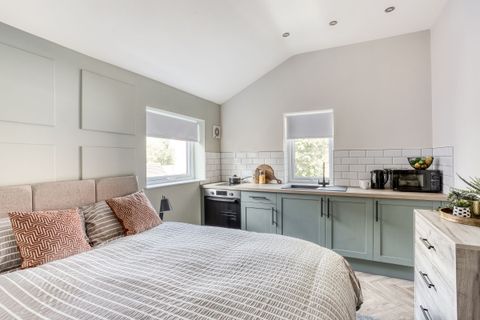 Room 5, Old Chester Road DE1, Studio to rent