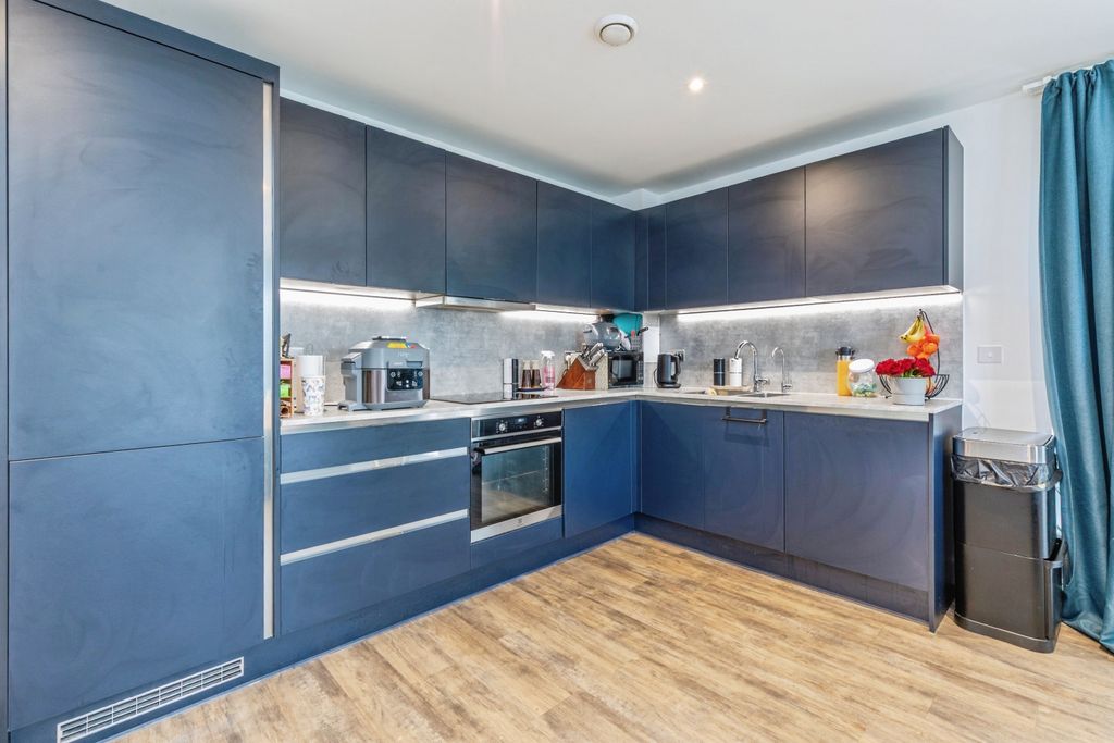 Additional image 3 of 2 bed flat for sale1 Glenway Road, Rochester ME1