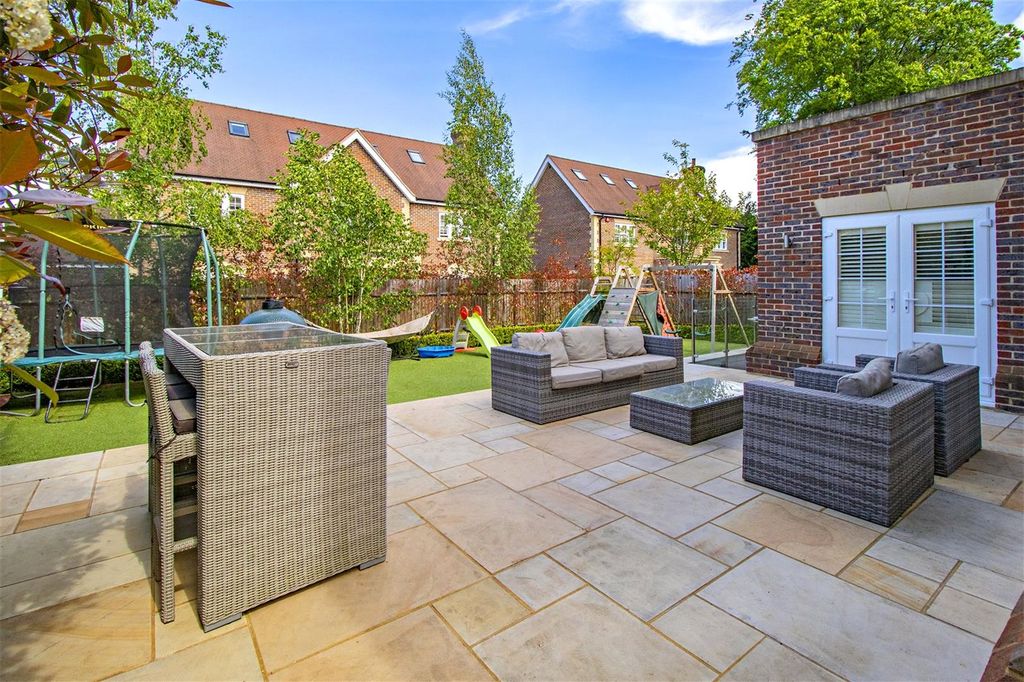 Additional image 26 of 6 bed detached house for saleSpencer Close, Radlett, Hertfordshire WD7