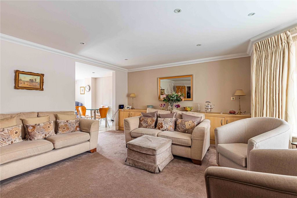 Additional image 7 of 2 bed flat for saleWatling Street, Radlett, Hertfordshire WD7