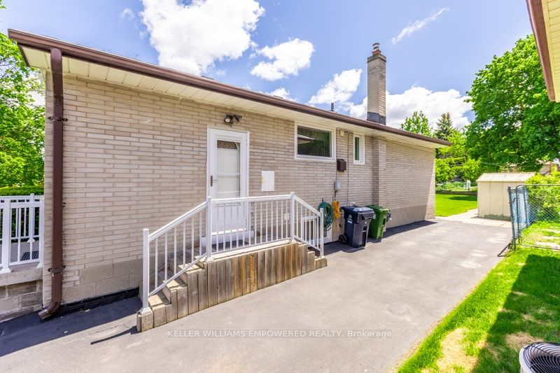 17 Checkendon Drive, Toronto, ON, M9W 2Y8 photo 3