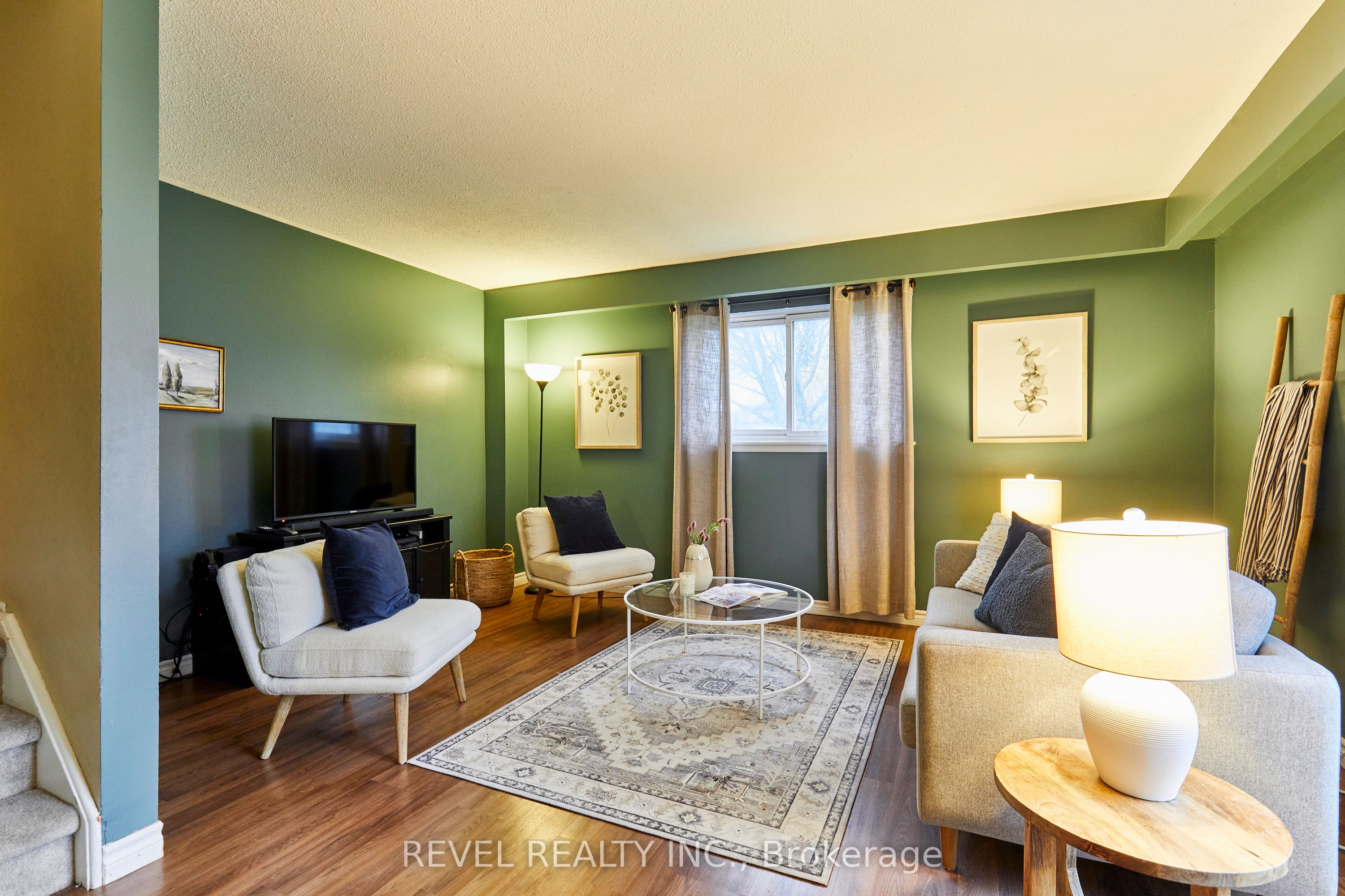 689 Gibb Street, Oshawa, ON, L1J 1Z8