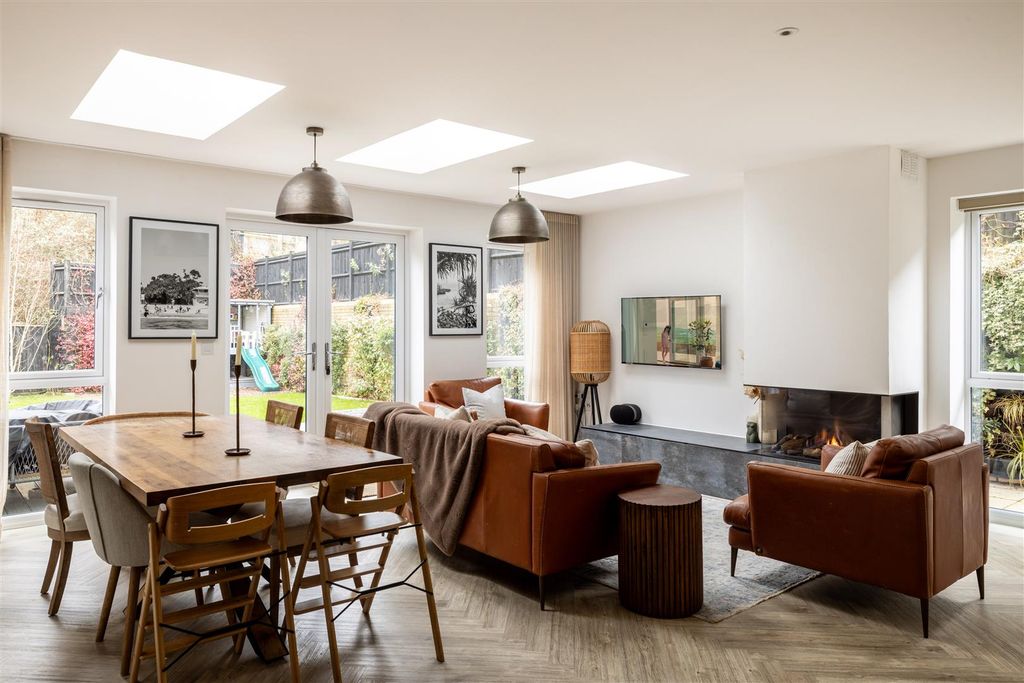 Additional image 8 of 4 bed link detached house for saleHawthorn Way, Redhill RH1
