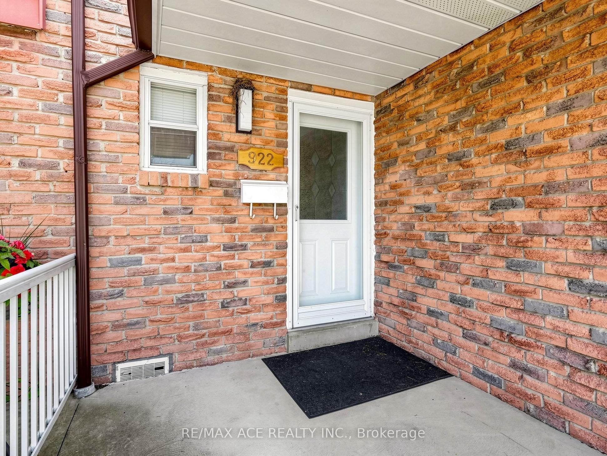 922 Stainton Drive, Mississauga, ON, L5C 3A5 photo 2