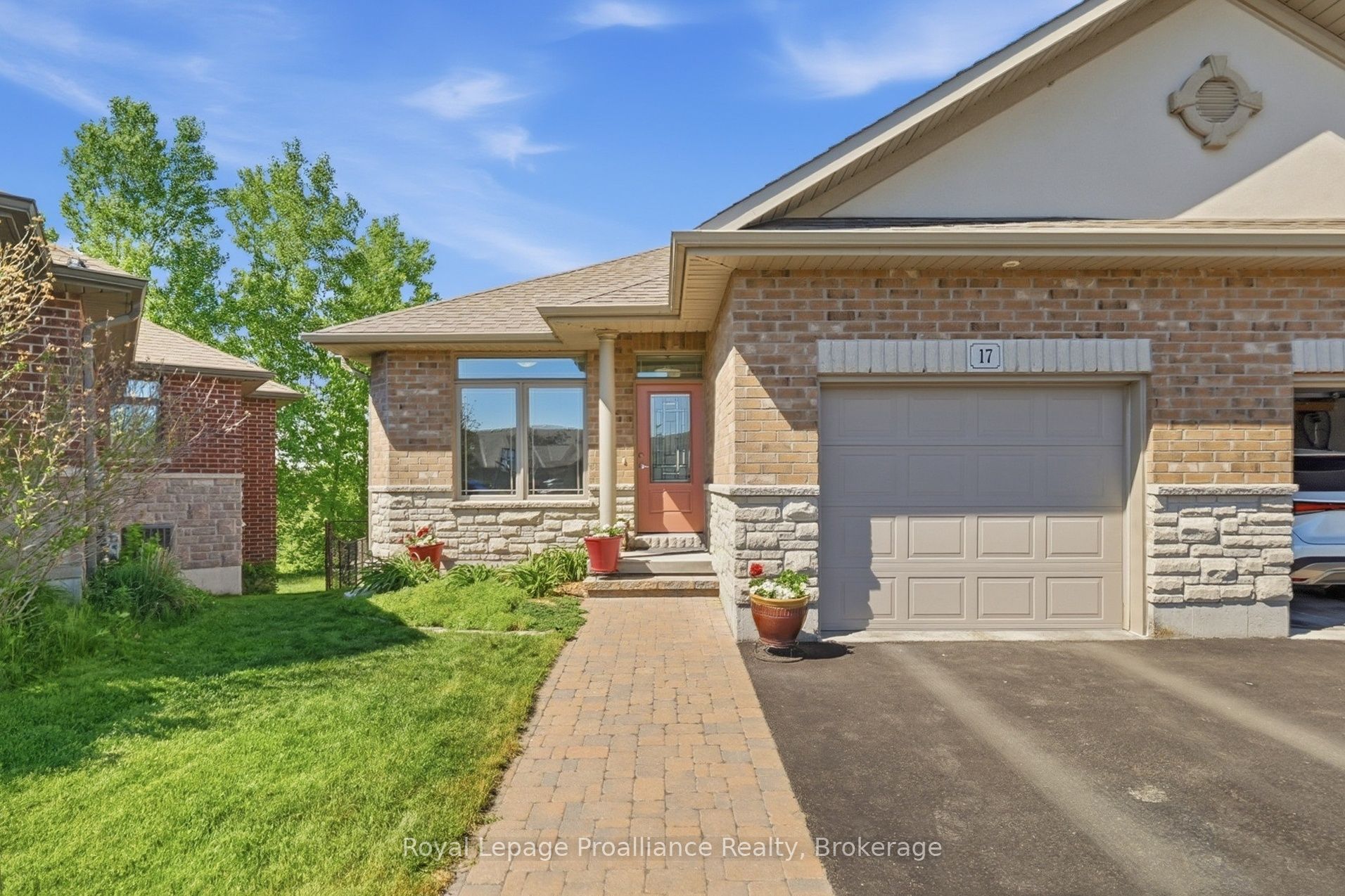 17 Hanover Court, Belleville, ON, K8N 4Z5 photo 2