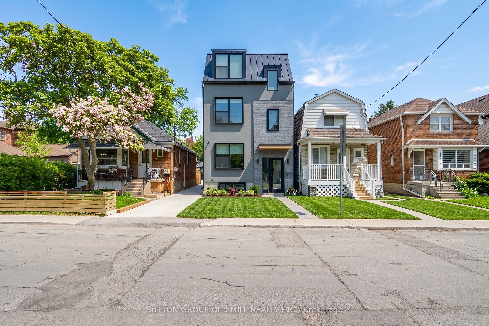 05-625 Harvie Avenue, Toronto, ON, M6E 4M4