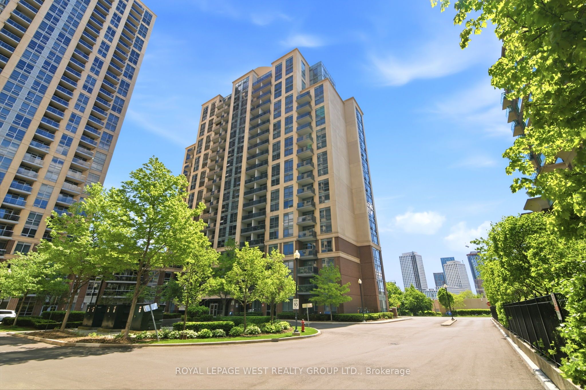 606-1 Michael Power Place, Toronto, ON, M9A 0A1
