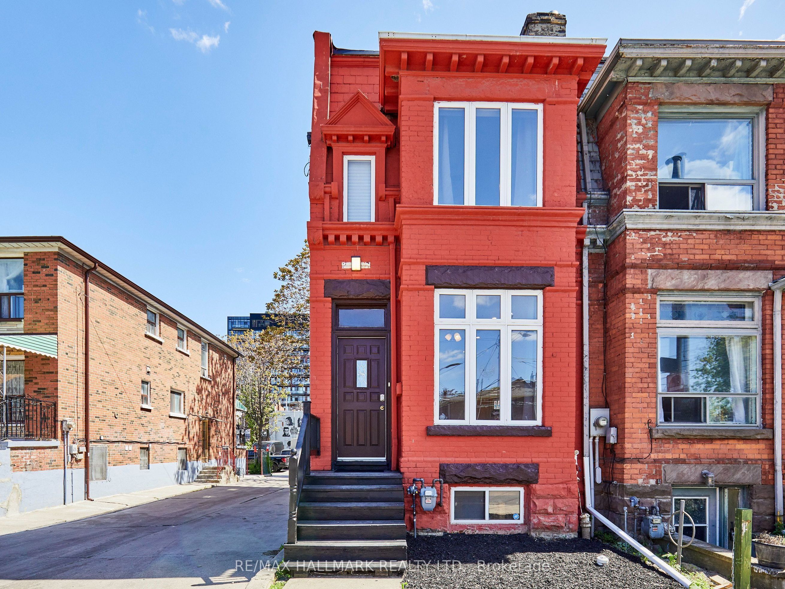 95 Wolseley Street, Toronto, ON, M5T 1A4