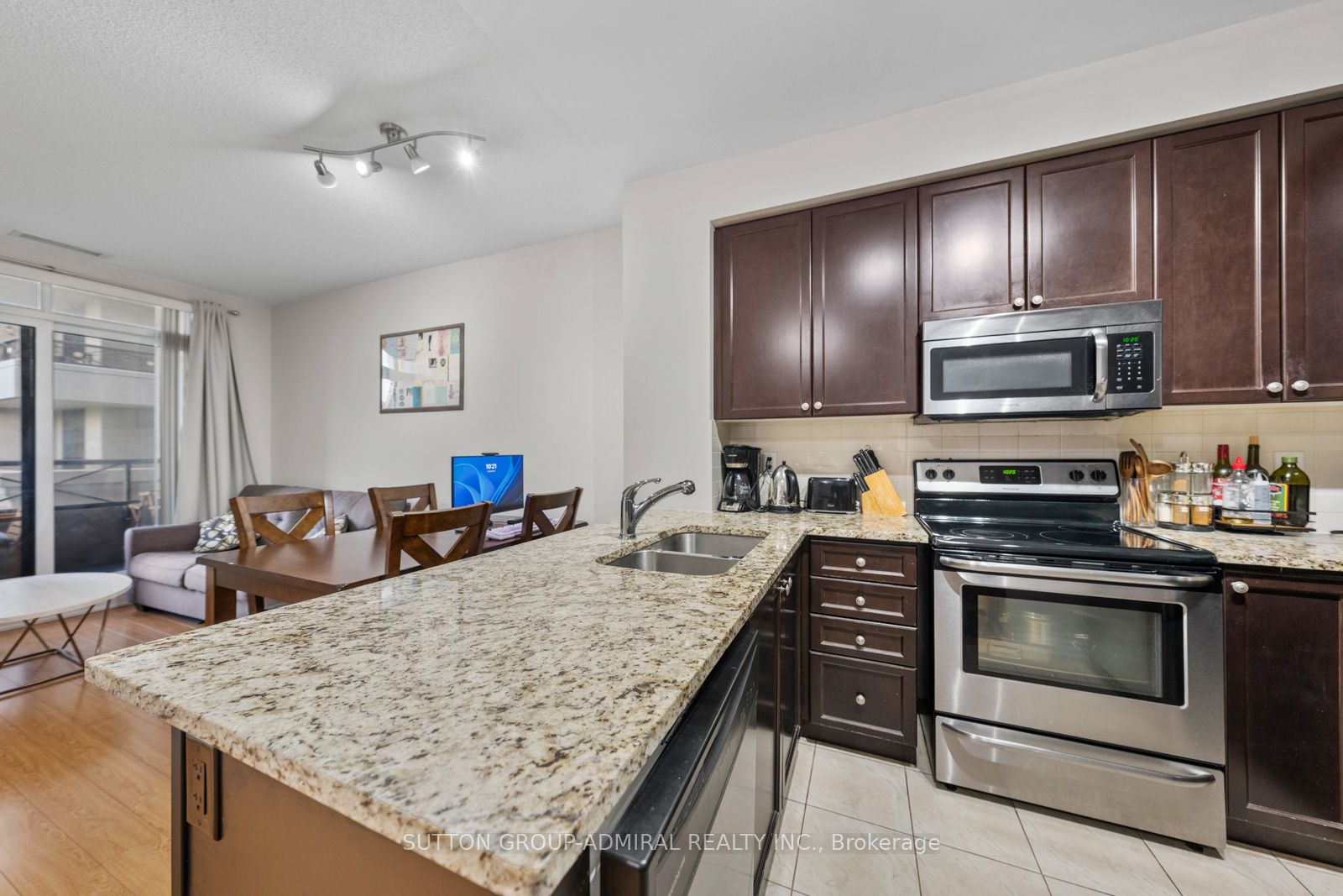 215-9255 Jane Street, Vaughan, ON, L6A 0K1