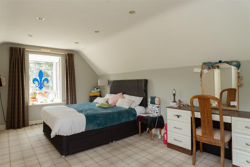 Additional image 10 of 5 bed detached bungalow for saleLodge Lane, Redhill RH1