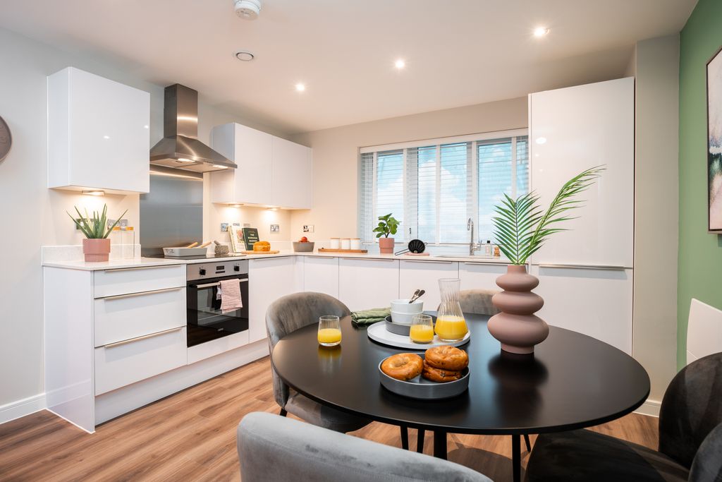 Additional image 2 of 3 bed flat for sale"The Tarn" at 97A-117 Caversham Road, Reading RG1