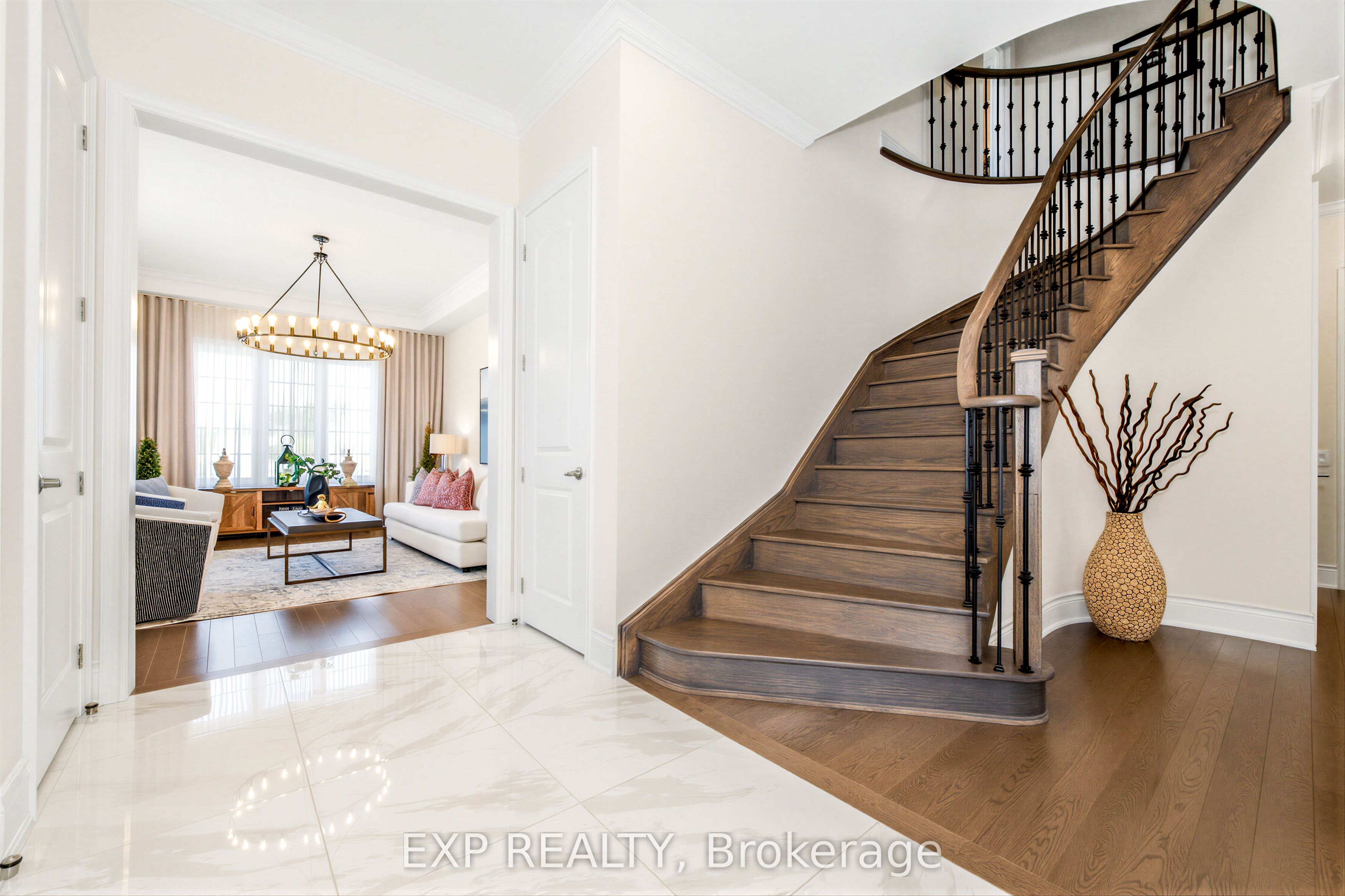 130 Drizzel Crescent, Richmond Hill, ON, L4E 1G8 photo 4