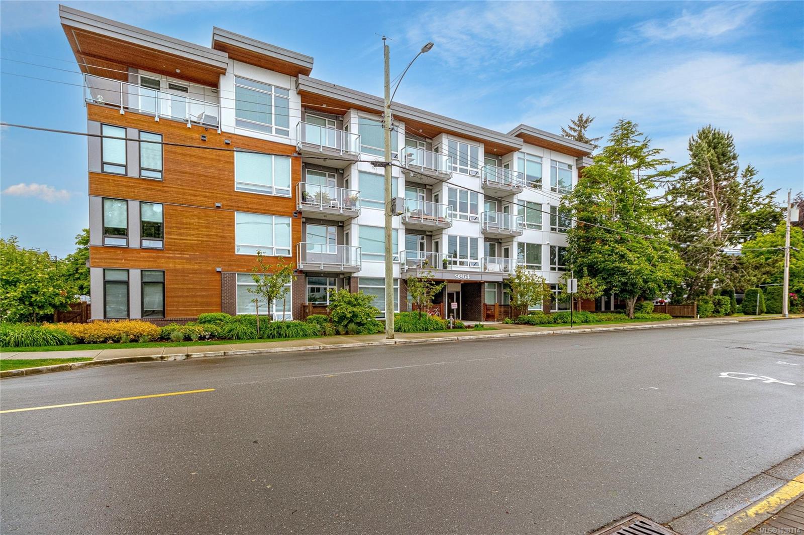 #103-9864 Fourth Street, Sidney, BC, V8L 2Z4