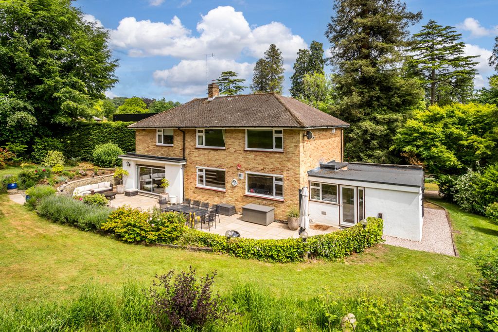 3 bed detached house for saleAlders Road, Reigate RH2