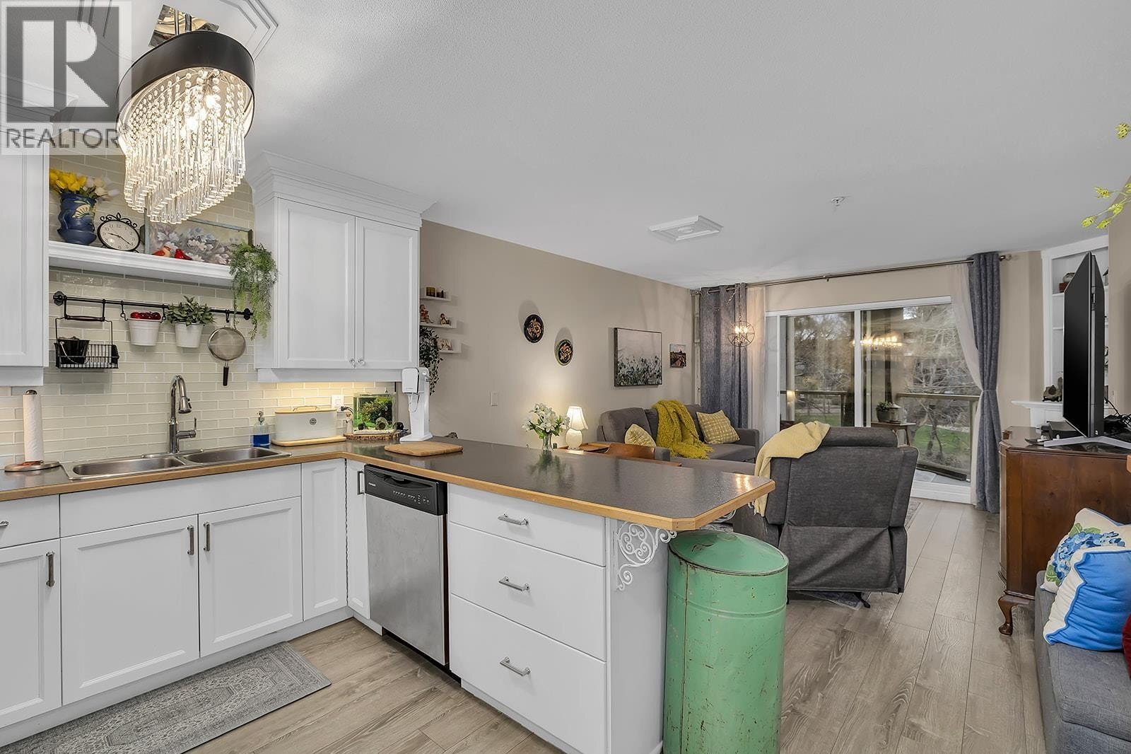Additional image 8 of 103-1965 Pandosy Street, Kelowna, BC, V1Y1R9