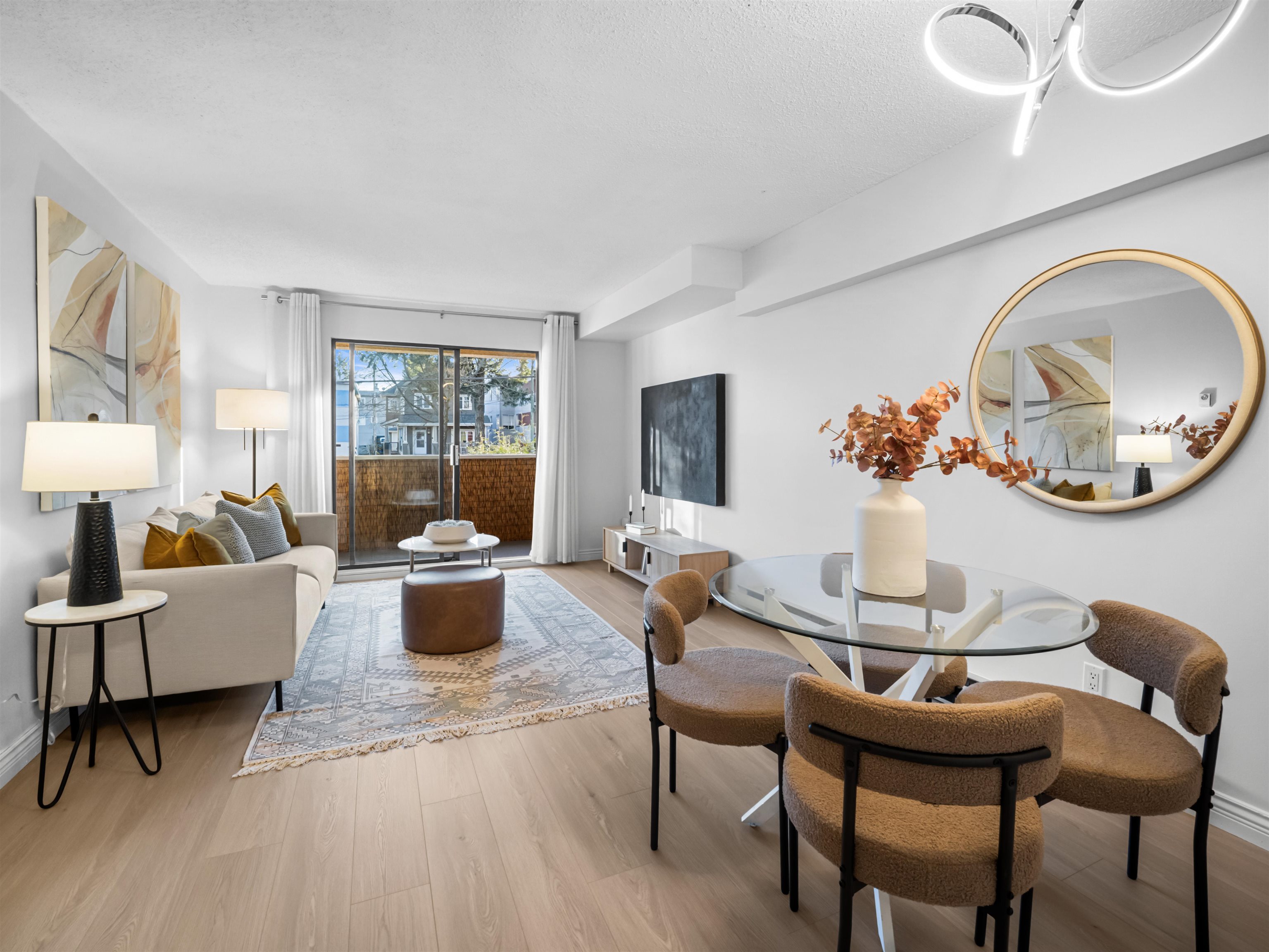 313-975 Broadway E, Vancouver, BC, V5T 1Y3