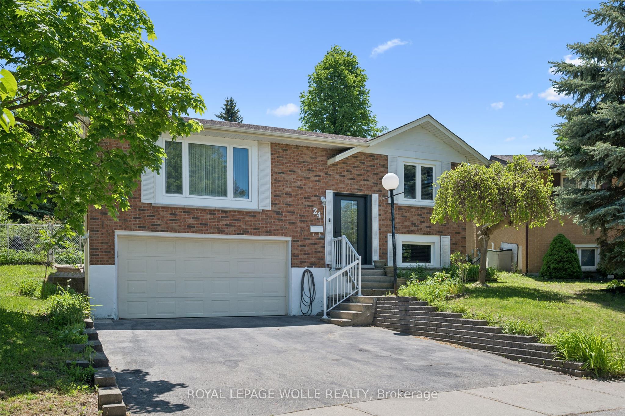 24 Devonglen Court, Kitchener, ON, N2E 2A8 photo 2