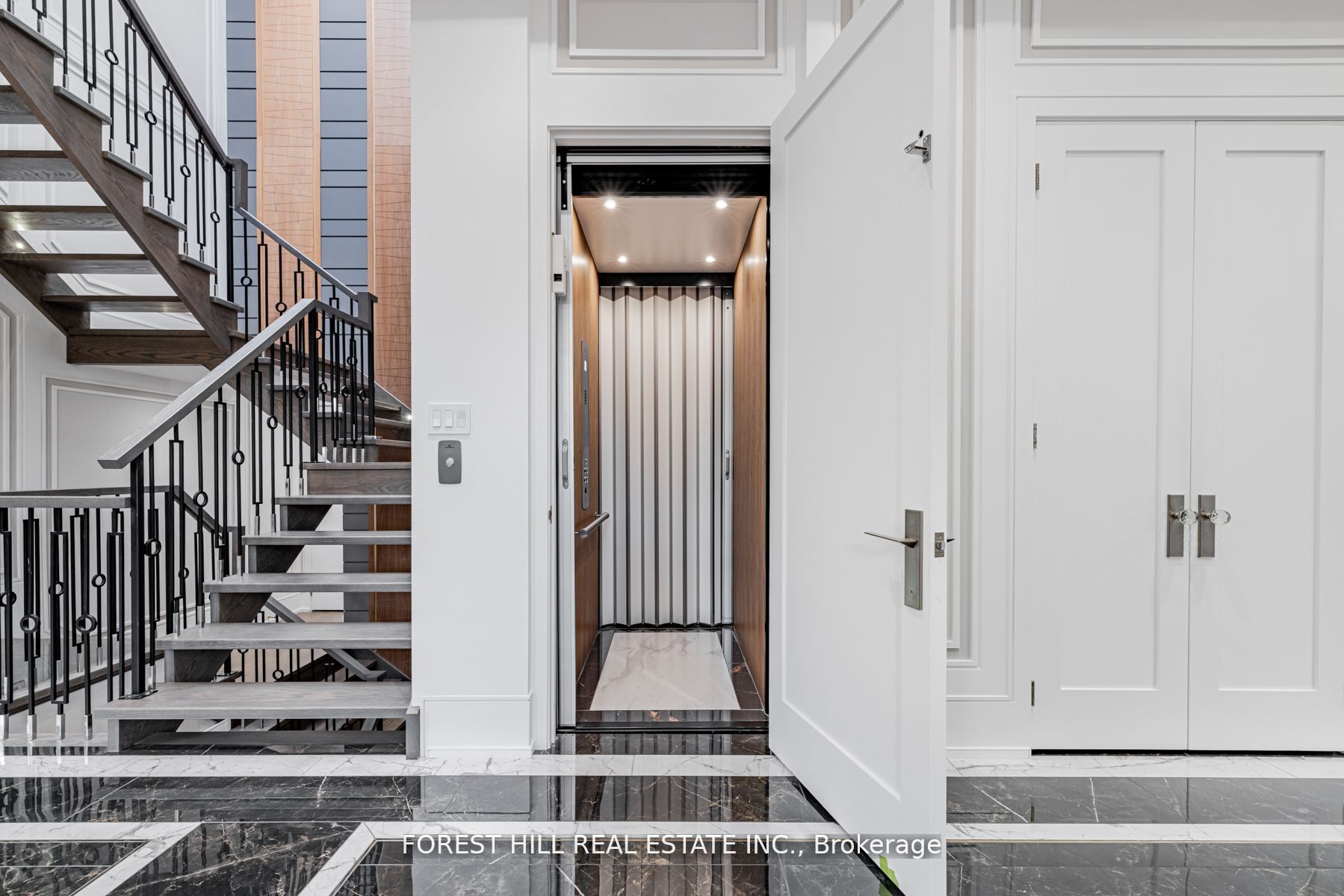 49 Ravenscroft Circle, Toronto, ON, M2K 1K1 photo 2