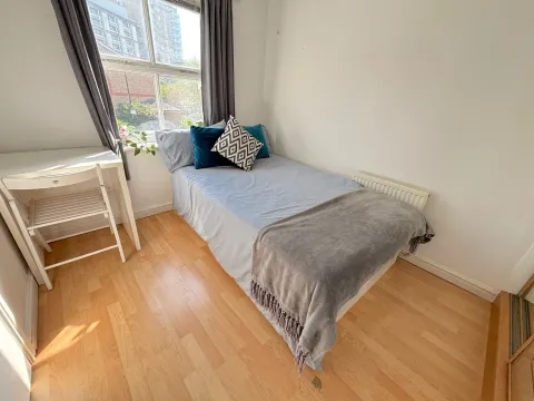 Shadwell E1W, Room to rent