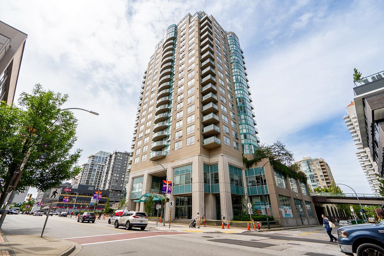 1002-612 Sixth Street, New Westminster, BC, V3L 5V2
