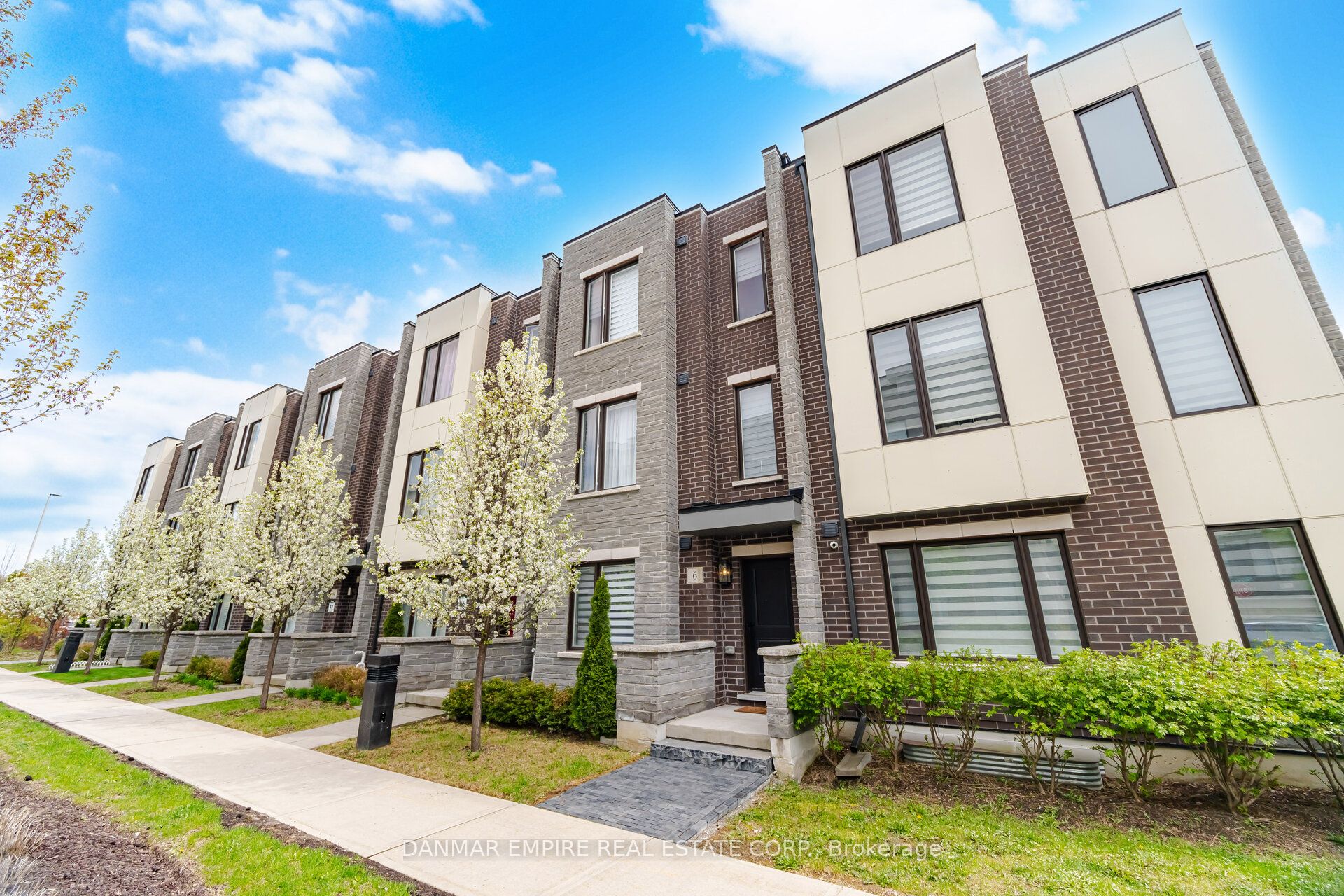 6 Canner Court, Vaughan, ON, L6A 5B4 photo 2