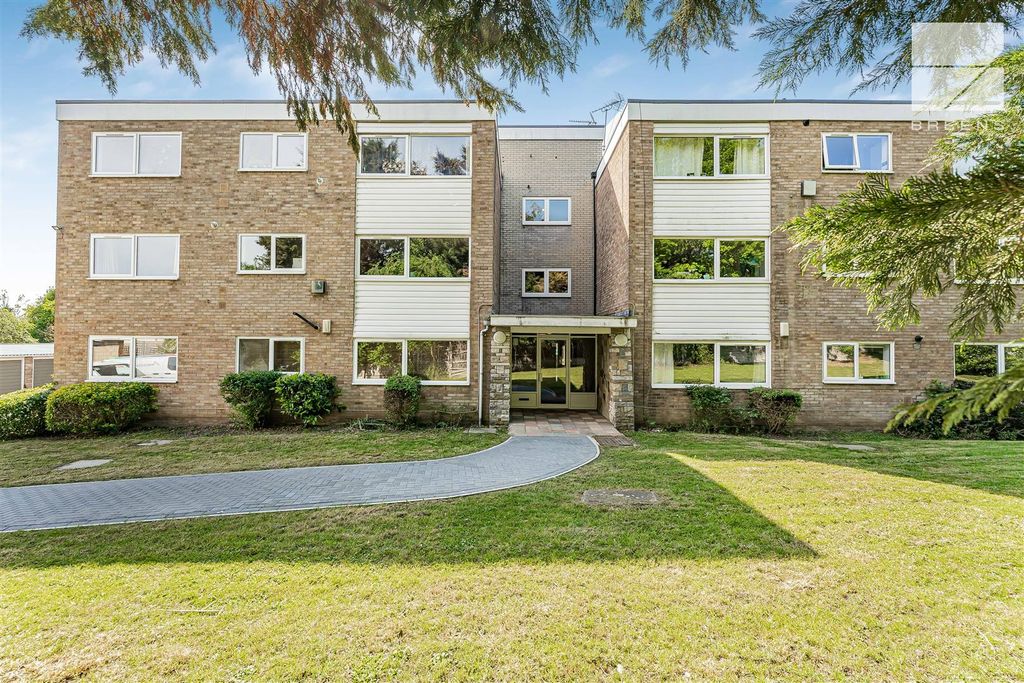 2 bed flat for saleOakdale Gardens, London E4