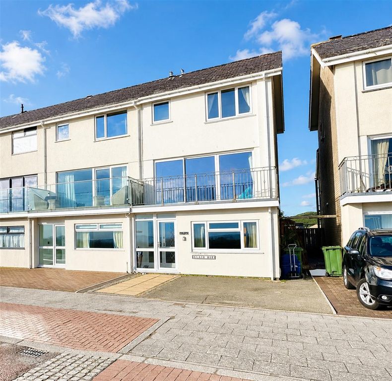 4 bed town house for saleVictoria Parade, Pwllheli LL53