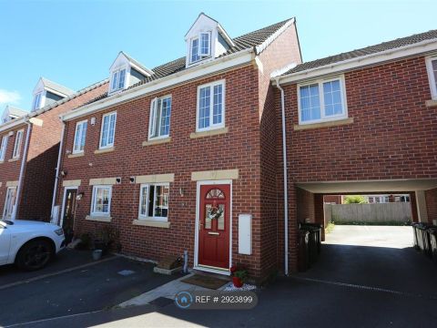 Murray Drive, Leeds LS10