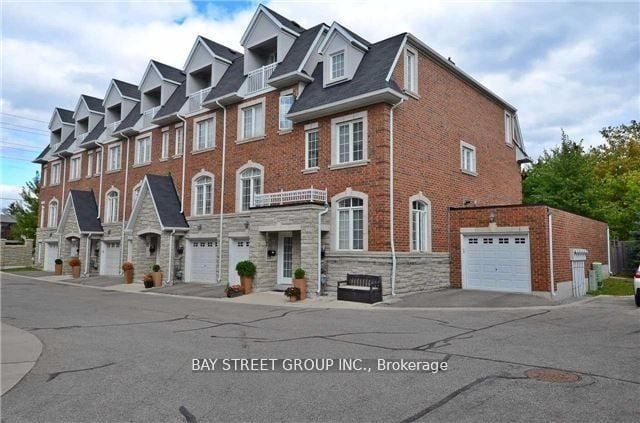 9 Strawflower Mews, Toronto, ON, M2N 0E8