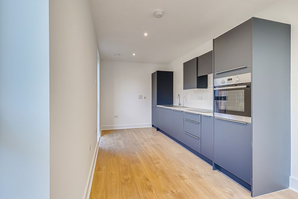 Additional image 4 of 1 bed flat for saleHigh Street, Rayleigh SS6